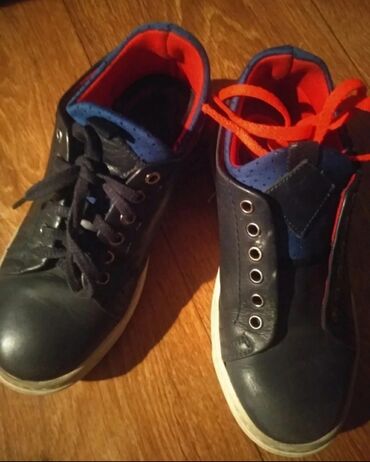 обувь 32: Продаю туфли кожаные состояние отличное носили мало т.к. сменая обувь