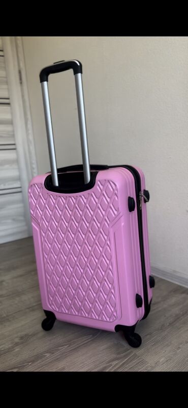 Çamadanlar: Cemi 1 defe istifade olunub. "M" razmerdi. Elaqe ucun wp — 10