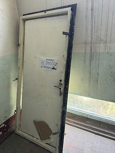 скрытая дверь: Металлическая дверь с коробкой 208 в высоту 96 в ширину - Полотно — 1