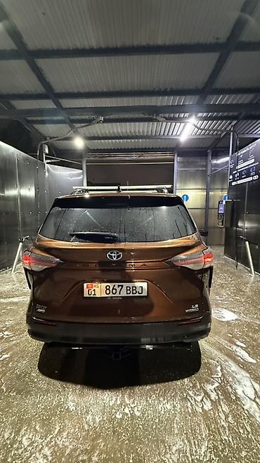 Toyota: Toyota Sienna: 2021 г., 2.5 л, Гибрид, Вэн/Минивэн — 6