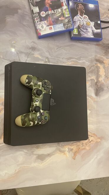 playstation 4 купить в баку: Playstation 4slim 1tb Sürüm 11.00 versiye praşipkaya tam uygun 1pult