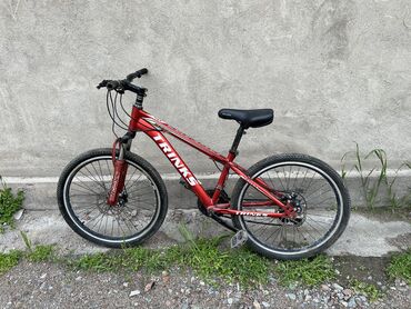 рама велик: Спортивный велосипед Едет быстро, рама алюминий, размер колёс 24