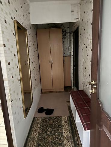 Сдаю 2-комнатную квартиру 8мкр, дом 31 Б, 5 этаж, без ремонта, на