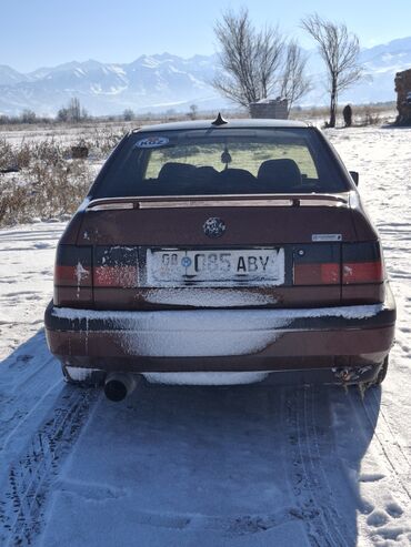 Volkswagen: Volkswagen Vento: 1992 г., 1.8 л, Механика, Бензин, Седан