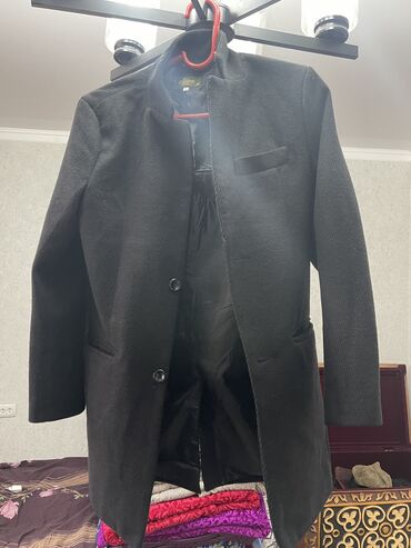 пальто с капюшоном мужское: Пальто мужское, размер «м», состояние отличное. Производство Корея