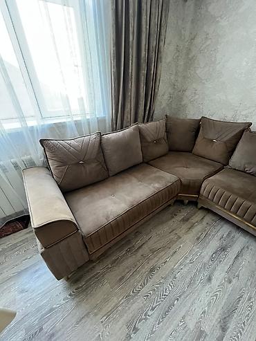 ev etirleri: Künc divanı – qəhvəyi rəng, yumşaq məxməri parça - Forma: L-şəkilli — 2