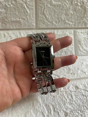 Ručni satovi: GUESS ženski ručni sat – pravougaono kućište i ukrasna narukvica sa — 8