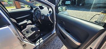 e2 byd: Toyota Ist: 2002 г., 1.3 л, Автомат, Бензин — 7