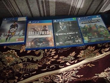 PS4 (Sony PlayStation 4): Игровая консоль Sony PlayStation 4 с комплектом дисков Комплектация — 2