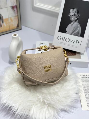 черные детские футболки: Сумка с короткой ручкой, Miu Miu