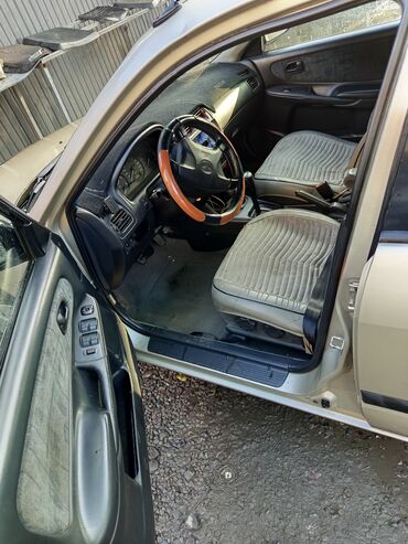 машины за 6000 долларов: Mazda 626: 1999 г., 2 л, Автомат, Бензин, Хэтчбэк