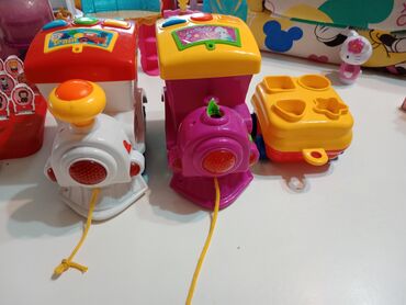 Igračke: Igračke 2 voza prikolica i 3 dela oblika za ubacivanje. muzički više — 2