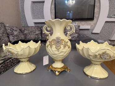 Vazalar: Vaza dəsti, Keramika — 1