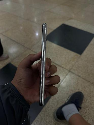 Apple iPhone: IPhone 11 Pro Max, Б/у, 64 ГБ, White Titanium, Чехол, 75 % — 3