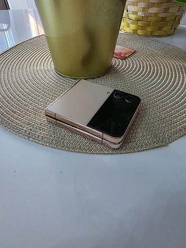 jysk gejmerski stolovi: Samsung Galaxy Z Flip (serija Z Flip, zlatno/roze nijansa) - — 6