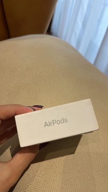 apple airpods 4: Apple AirPods 4 – simsiz qulaqlıq Xüsusiyyətlər: - Model: AirPods 4 — 4