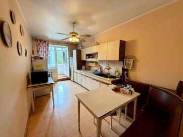 тихий центр: 4 комнаты, 111 м², Индивидуалка, 3 этаж, Старый ремонт