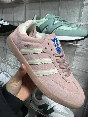 Patike: Adidas Samba patike

Novo
Brojevi 36 do 41

fb Moja Kupovina 1 — 4