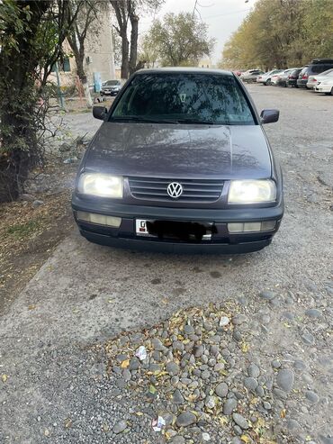 меняю на 07: Volkswagen Vento: 1993 г., 1.8 л, Механика, Бензин, Седан