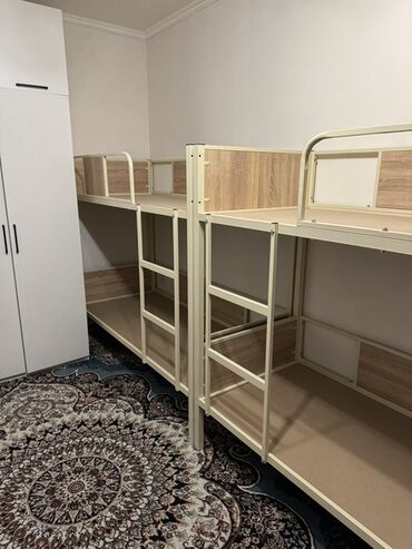 Двухъярусные кровати: Двухъярусная металлическая кровать с декоративными панелями под — 9