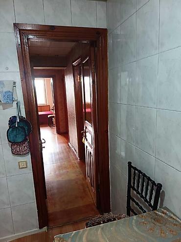 sabunçu rayonu: Bakı, Bakıxanov qəs., 3 otaqlı, Köhnə tikili, 70 kv. m — 3