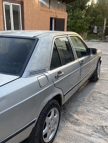 e klass: Mercedes-Benz 190: 1998 г., Седан — 7