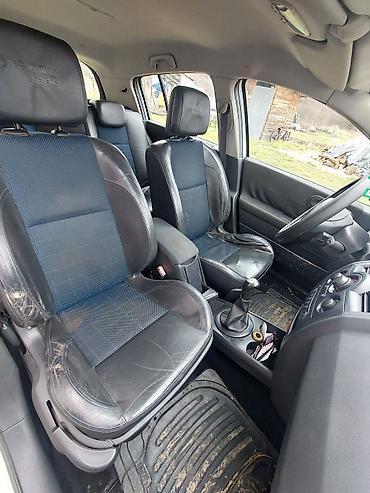 Renault: Renault Mégane II, bele boje, hečbek sa 5 vrata. Pogonsko rešenje sa — 16