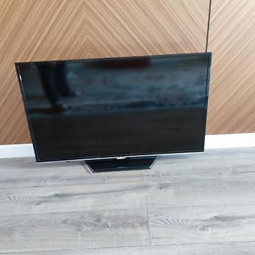 телевизоры маленькие: Телевизор TCL на подставке, диагональ около 90-52см. Тонкие рамки — 3