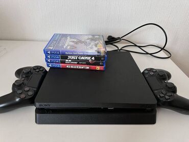 ps4 klaviatura: Sony playstation 4 1TB. Ideal veziyyetde, hec bir problemi yoxdu