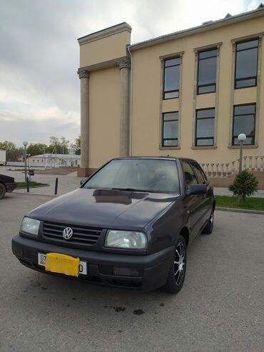 Volkswagen: Volkswagen Vento: 1996 г., 1.8 л, Механика, Бензин, Седан