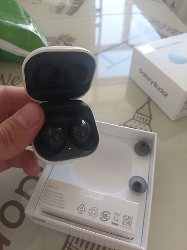 galaxy buds 4 pro: Samsung Galaxy Buds2 (SM‑R177) – qara rəng - Səs: AKG tərəfindən — 3