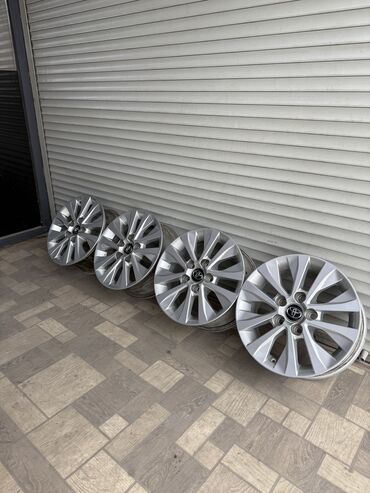 Диски: Литые Диски R 15 Toyota, Комплект, отверстий - 5, Б/у at lalafo.kg — 4 Диски: Литые Диски R 15 Toyota, Комплект, отверстий - 5, Б/у — 4