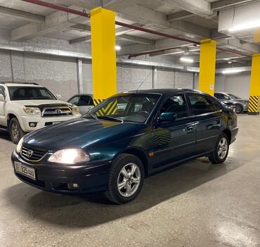 Toyota: Toyota Avensis: 2002 г., 1.8 л, Механика, Бензин, Хэтчбэк