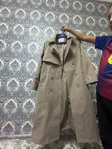 продаю в связи переездом: Женский комплект одежды (4 предмета) 1) Тренч бежевый, классический