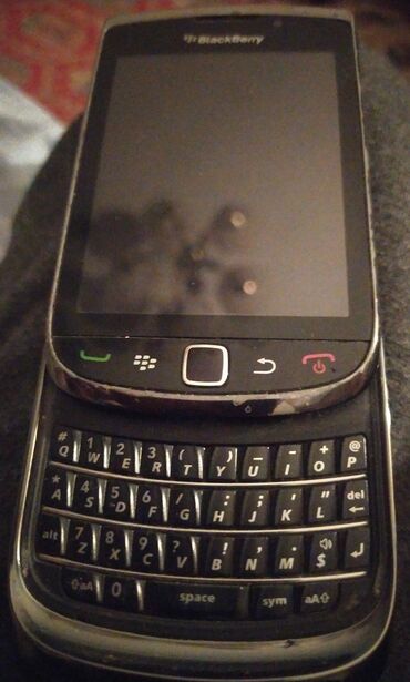 телефон blackberry: Blackberry Torch 9800, цвет - Черный, Кредит