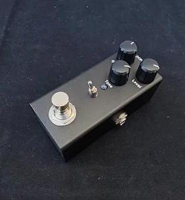 akusticna bas gitara sa zvucnikom: ULTIMATE DRIVE DISTORZIJA | Slanje po dogovoru ili lično preuzimanje — 4