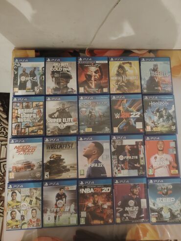 Qoruyucu plyonka və şüşələr: Ps 4 oyun disqleri. Ps 5 de gedir. Ufs 4 = 40 azn Cal of duty = 35 azn