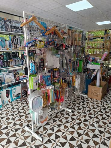 Digər mebel: Vitrinlər Cəmi 15 gün istifadə edilib və hər biri yenidir . Mebellerin — 3