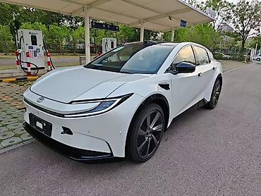 машина 2025: Toyota bZ5: 2025 г., Электромобиль, Лифтбек — 3