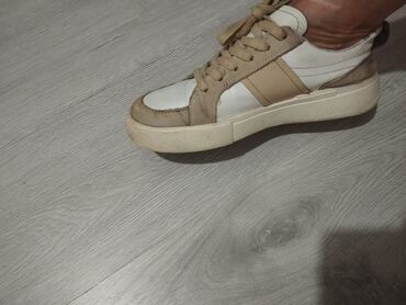 Кроссовки и спортивная обувь: Кожа — 9