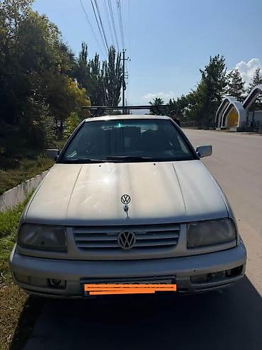 авто в киргизии продажа: Volkswagen Vento: 1996 г., Механика, Седан — 2
