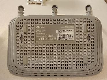 oyun manitoru: TP-Link Wi‑Fi router • Model: TP-Link (üç ədəd xarici antenalı ağ — 5