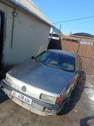 Volkswagen: Volkswagen : 1990 г., 1.8 л, Механика, Бензин, Седан