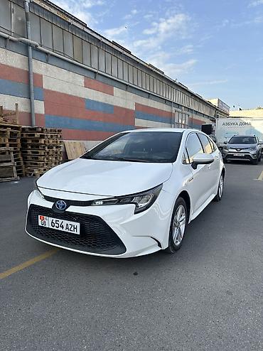 купить витц: Toyota Corolla: 2022 г., 1.8 л, Вариатор, Гибрид, Седан — 1