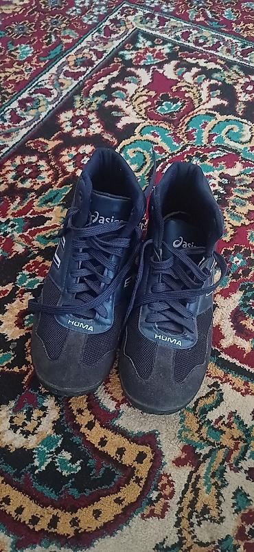 Şəxsi əşyalar: Məhsul: Asics brendinin yüksək boğazlı idman ayaqqabısı (HOMA — 1