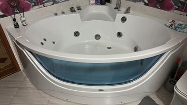 плоский казан: Продаётся ванна джакузи б/у, в хорошем состоянии. Размер 1500*1500