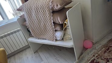 напольные вешелки: Белый деревянный манеж для детской комнаты