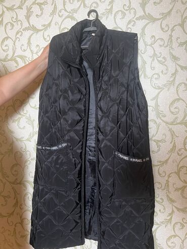 layka kurtka: Az geyilib. 50 razmer. Uzunluq dizden. Unvan razin