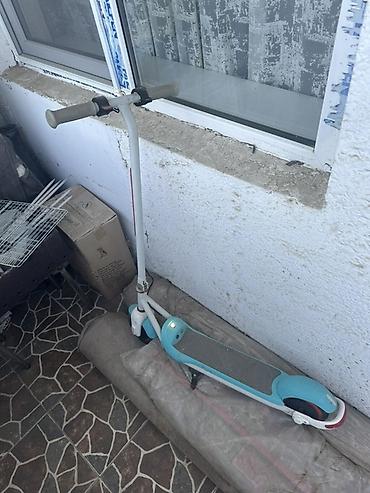 Uşaq elektrikli skuter - Rəng: ağ-göy - Geniş, sürüşməyə qarşı rezin lalafo.az -da Uşaq elektrikli skuter - Rəng: ağ-göy - Geniş, sürüşməyə qarşı rezin