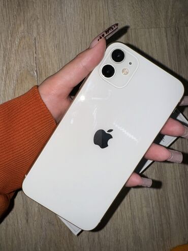 Apple iPhone: IPhone 11, Б/у, 128 ГБ, Белый, Чехол, 77 %